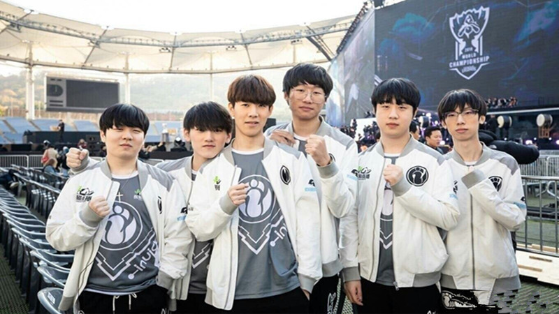 ZETA DIVISION 将与主播 Laz 举办首次单独粉丝见面会；