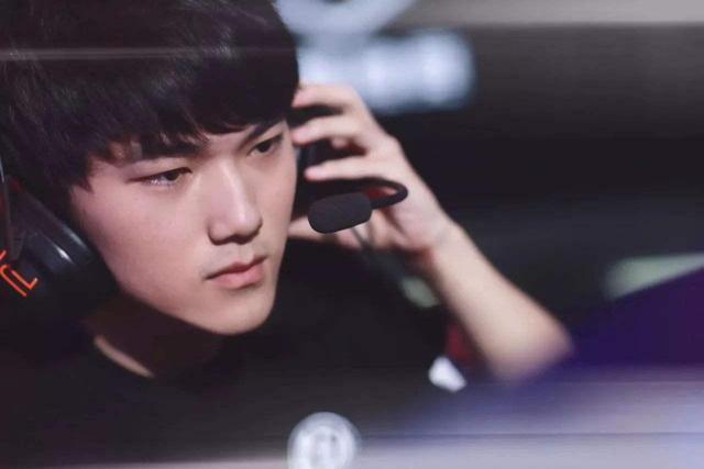 BLG赛后群访：斯莫德这个英雄需要团队牺牲很多