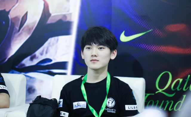 Doinb ：有别的队长问小草包你接单到时候你打训练赛吗？他说不打