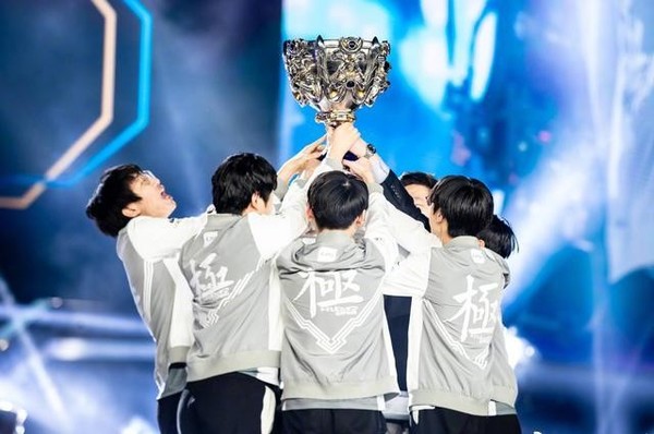 恭喜南京Hero久竞晋级2025KPL夏季赛常规赛第二轮A组！
