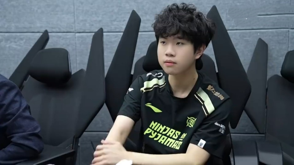 水晶哥：我真想进步，但没能力进步，给我自己都打恶心了