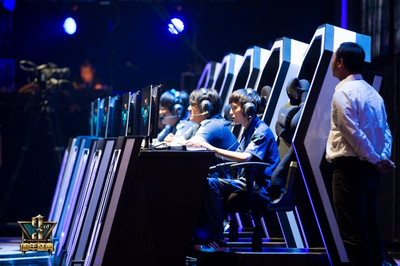 LDL春季赛第二周星探报告：BLG.J中单pinz