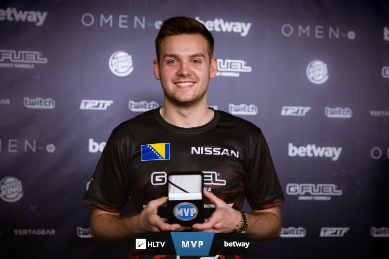 拒绝让二追三，T13：2击败KT挺进决赛